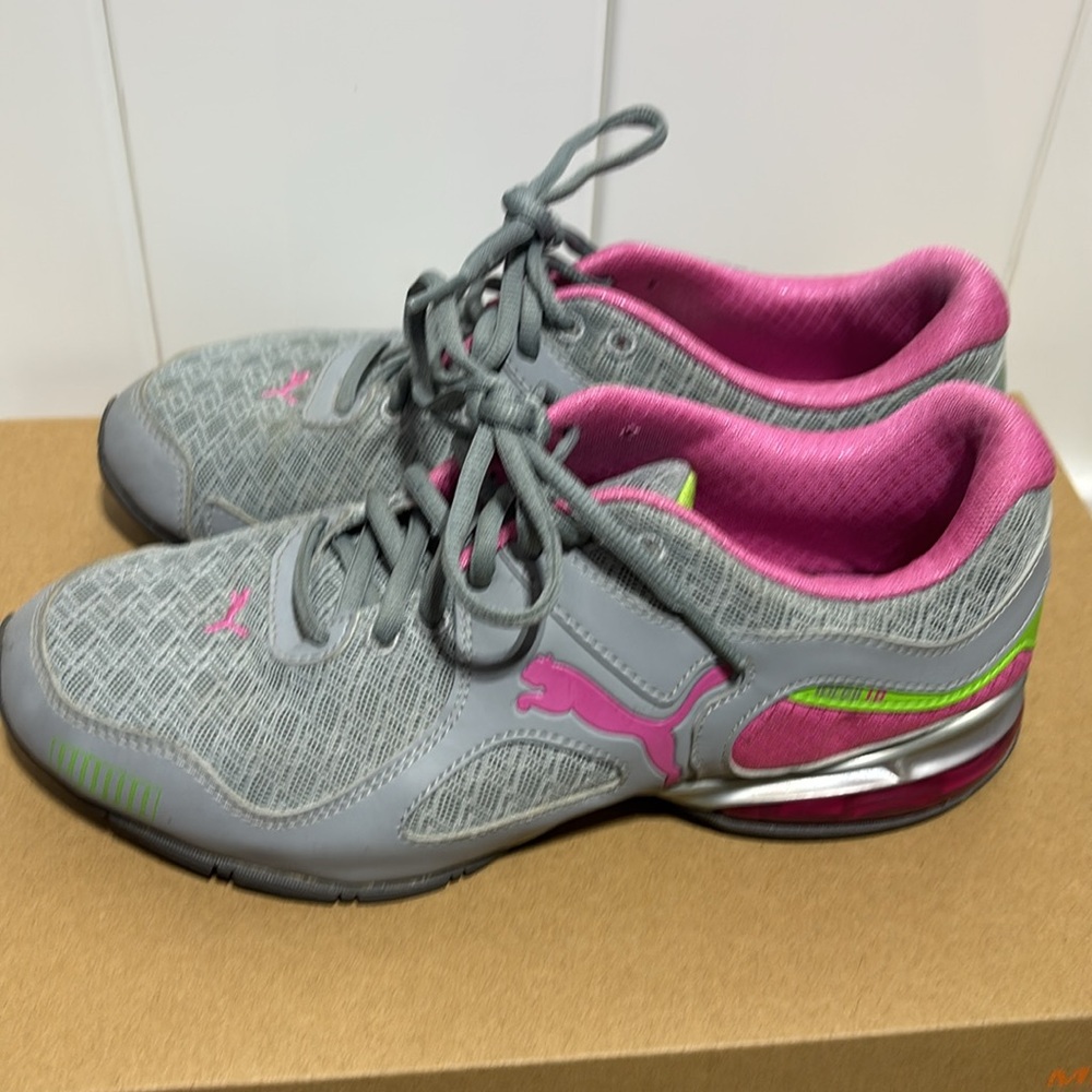 Puma grey/pink with green accent cross-trainer sneakers